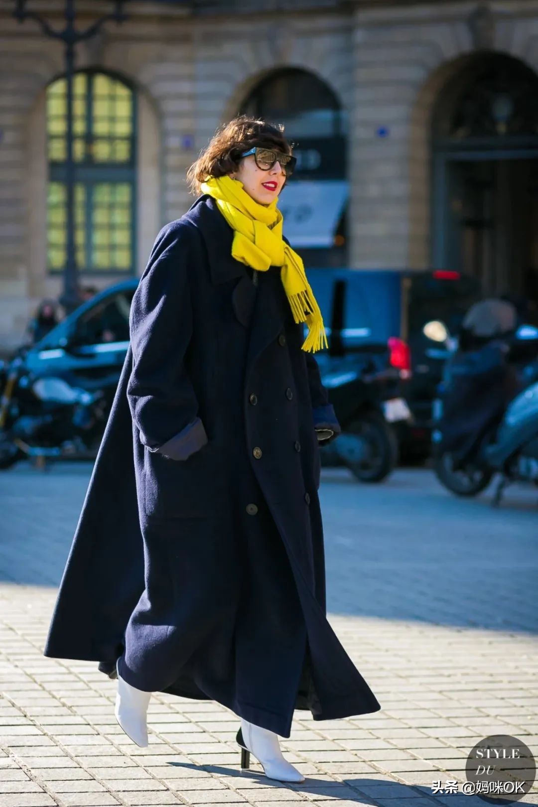 几种很火的围巾的新系法,比较短的围巾系大法