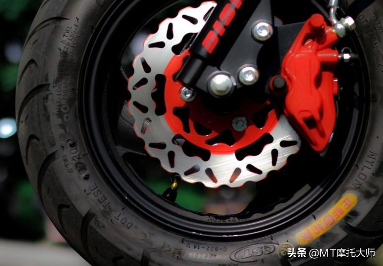 4980元，解析低价踏板*江豪**110：德尔福电喷，外观像巧格i