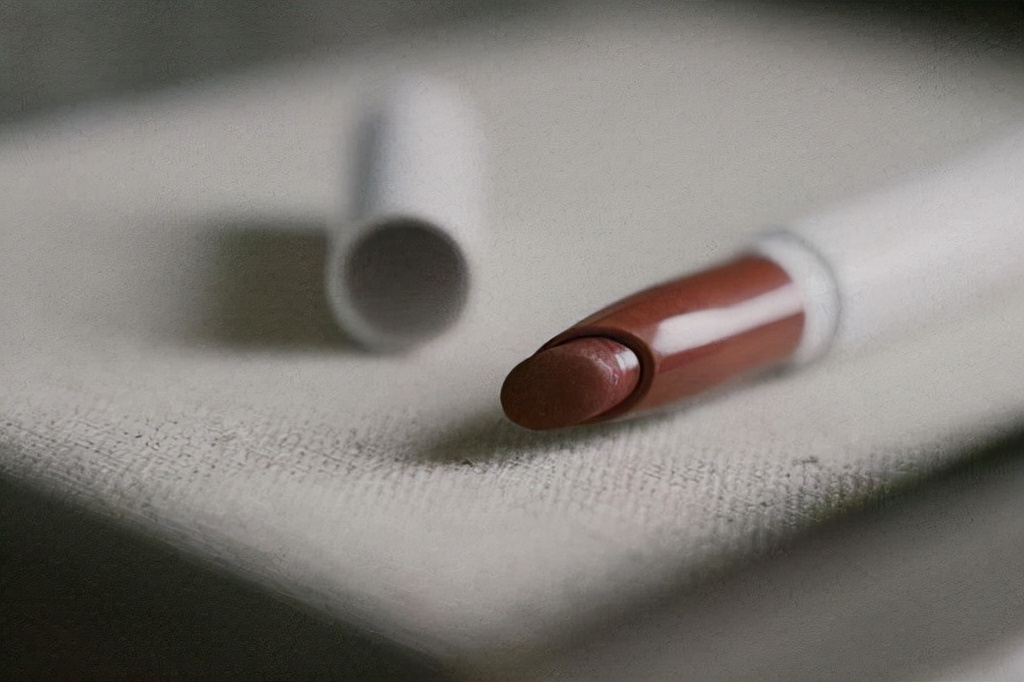 适合黄皮的裸色系显白口红,黄黑皮适合显白口红怎么选