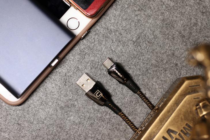 抖音爆火磁吸数据线有用吗?卡斐乐磁吸数据线方便盲插快速充电