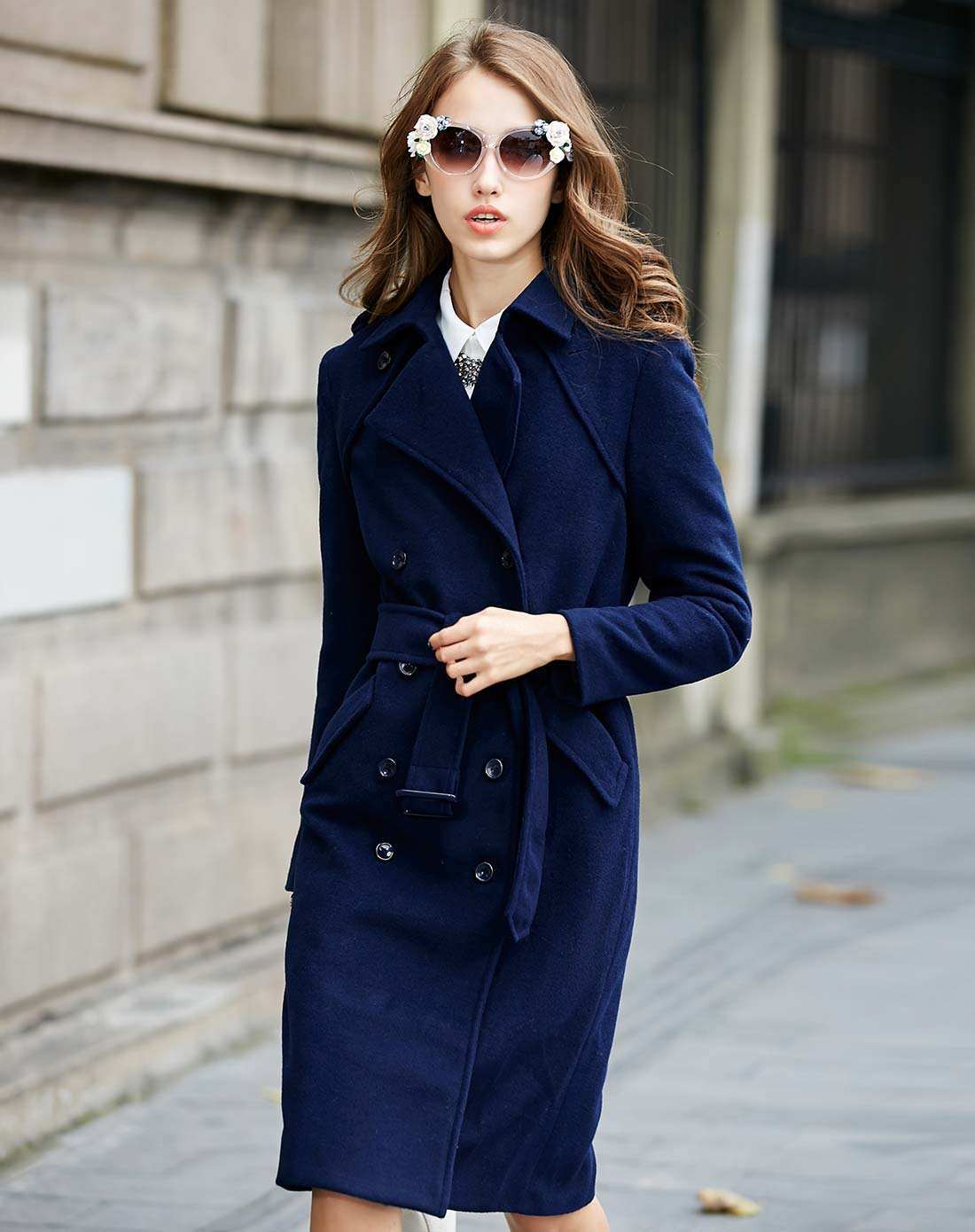 女生外套扣子在左边还是右边,女士大衣扣子在左边还是右边