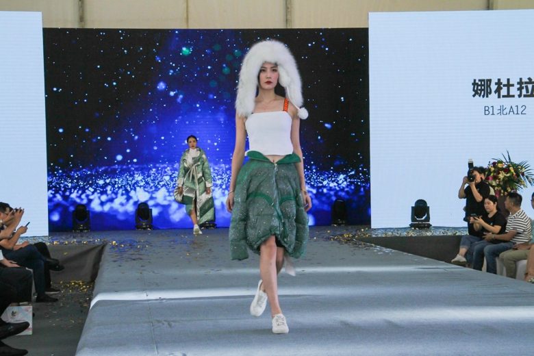 2019首届（中国）羽绒服原创设计论坛暨平湖·中国服装城原创羽绒服采购节盛大启幕