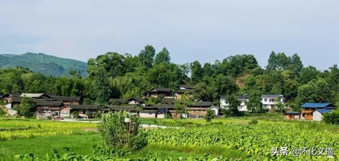 千年古苗寨老家寨全景,贵州千户苗寨农户家