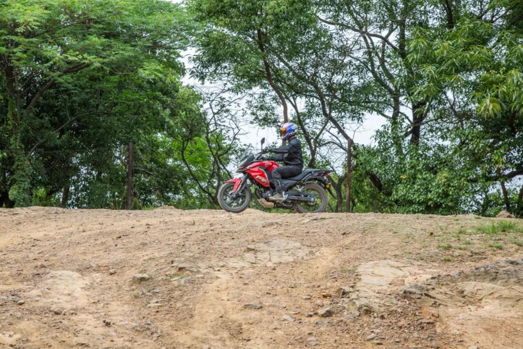 新大洲本田cbf190x骑行感受,本田拉力摩托车cbf190x