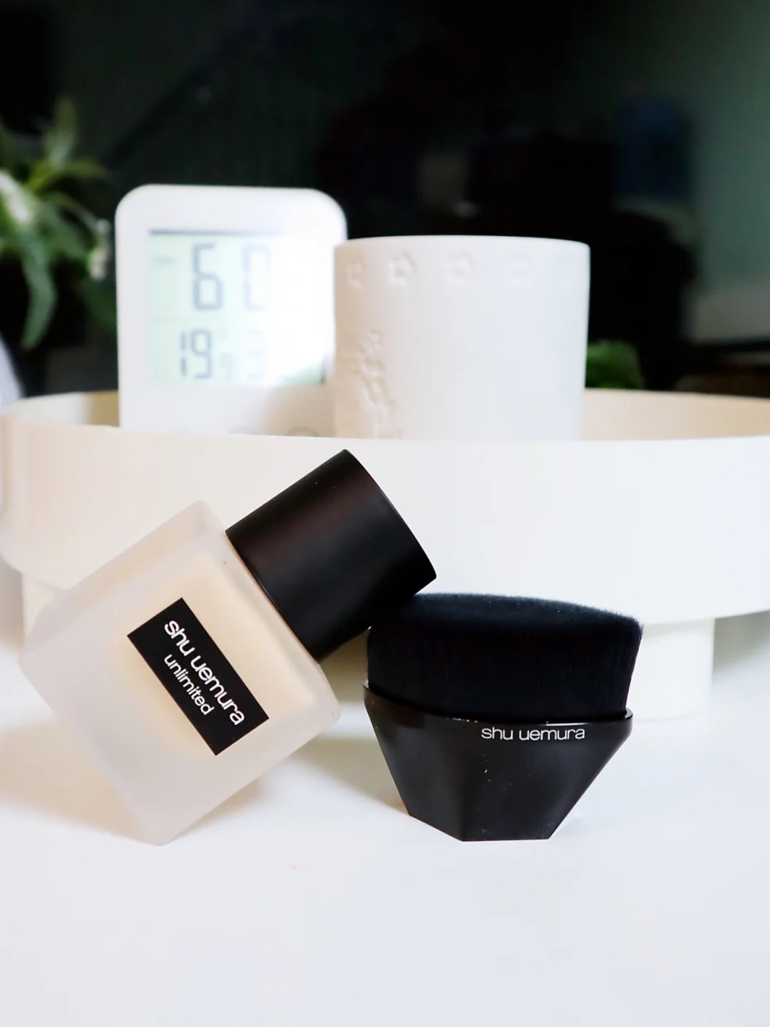 别听网红吹什么“平替”，这5款粉底液拔干又浮粉，真买了个寂寞