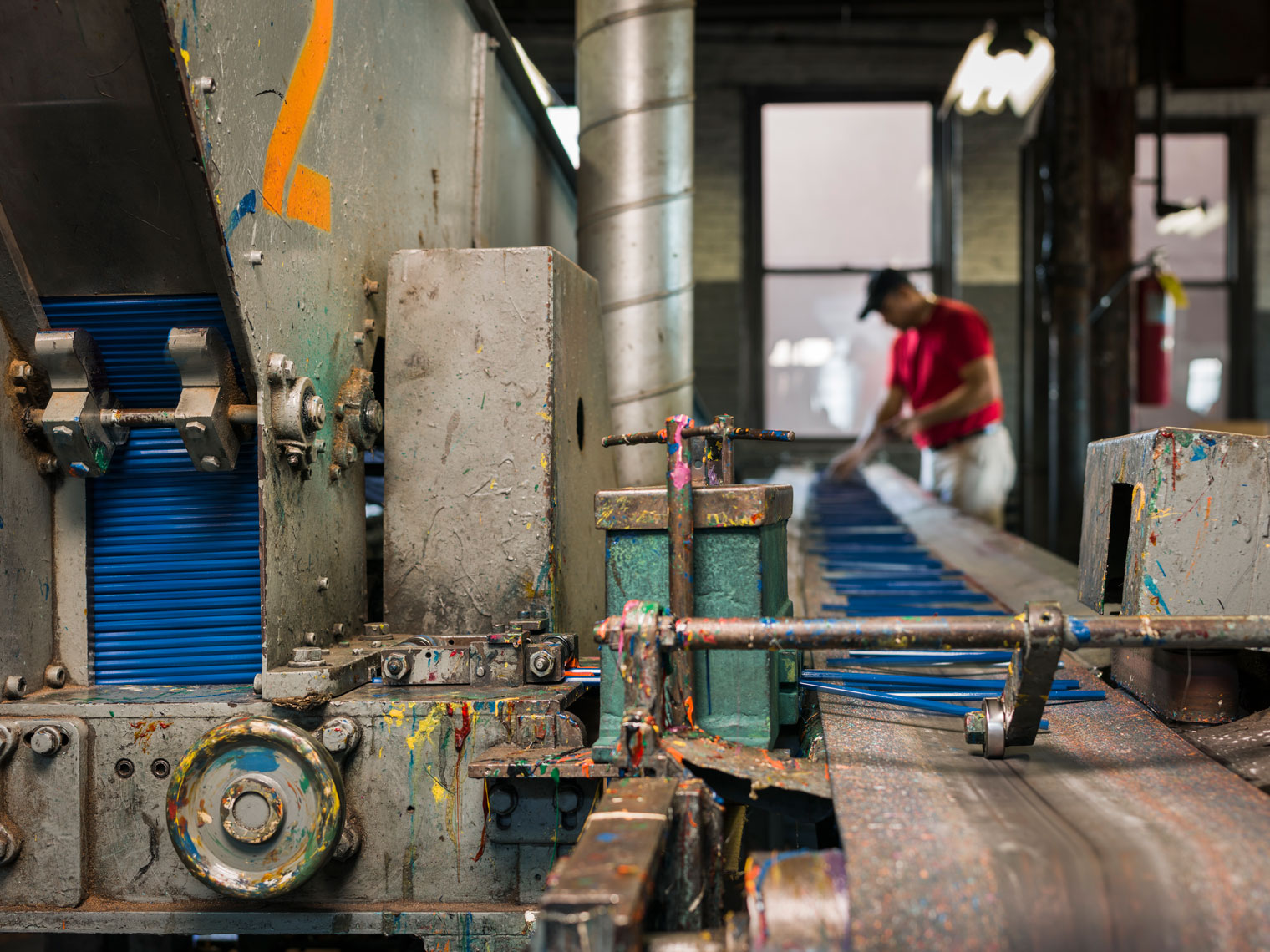 铅笔原来是这样做出来的,铅笔的制作过程是怎么样的