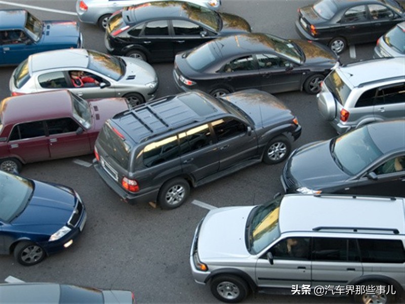 车堵店门口让挪车不挪车怎么处理,车被堵了叫挪车不挪报警没有