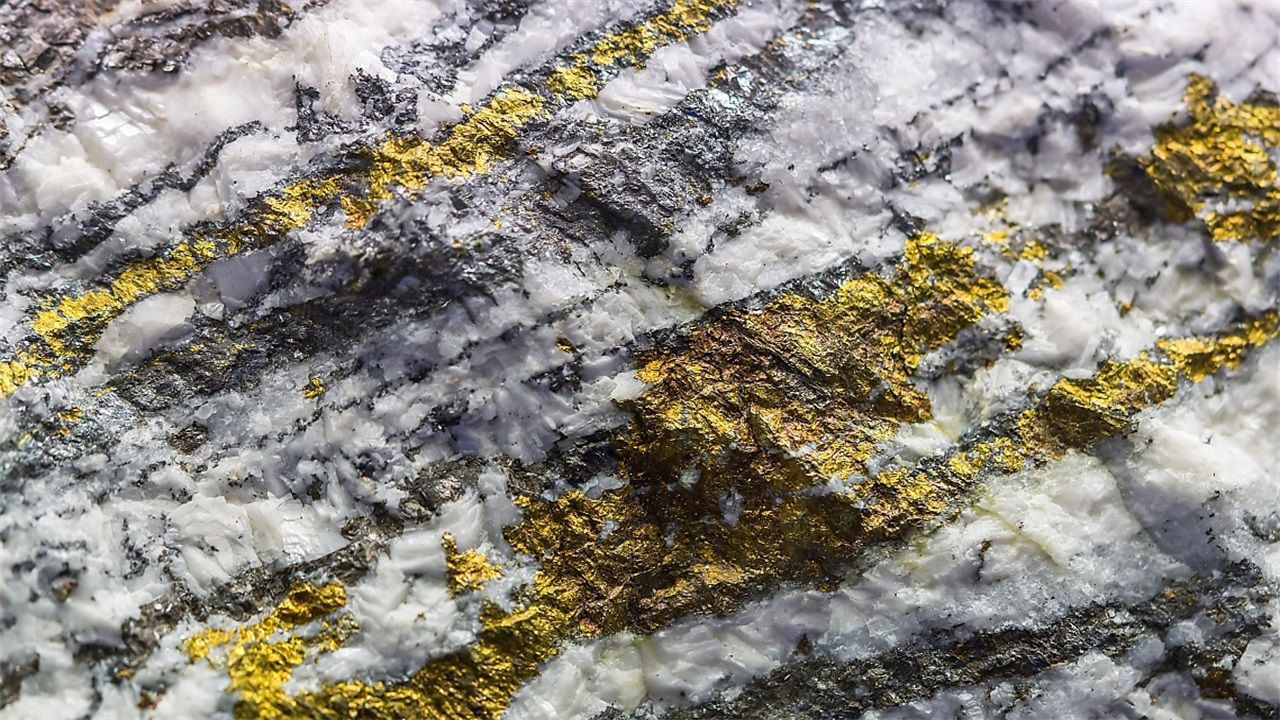 地球上所有的黄金每人能分多少,目前地球上使用的黄金是多少吨