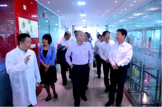 拉芳集团吴景璇全家福,拉芳集团老板个人资料简介