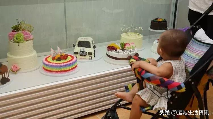 市民排队免费吃蛋糕：运城天鹅湾“生日颂烘焙”开业大酬宾