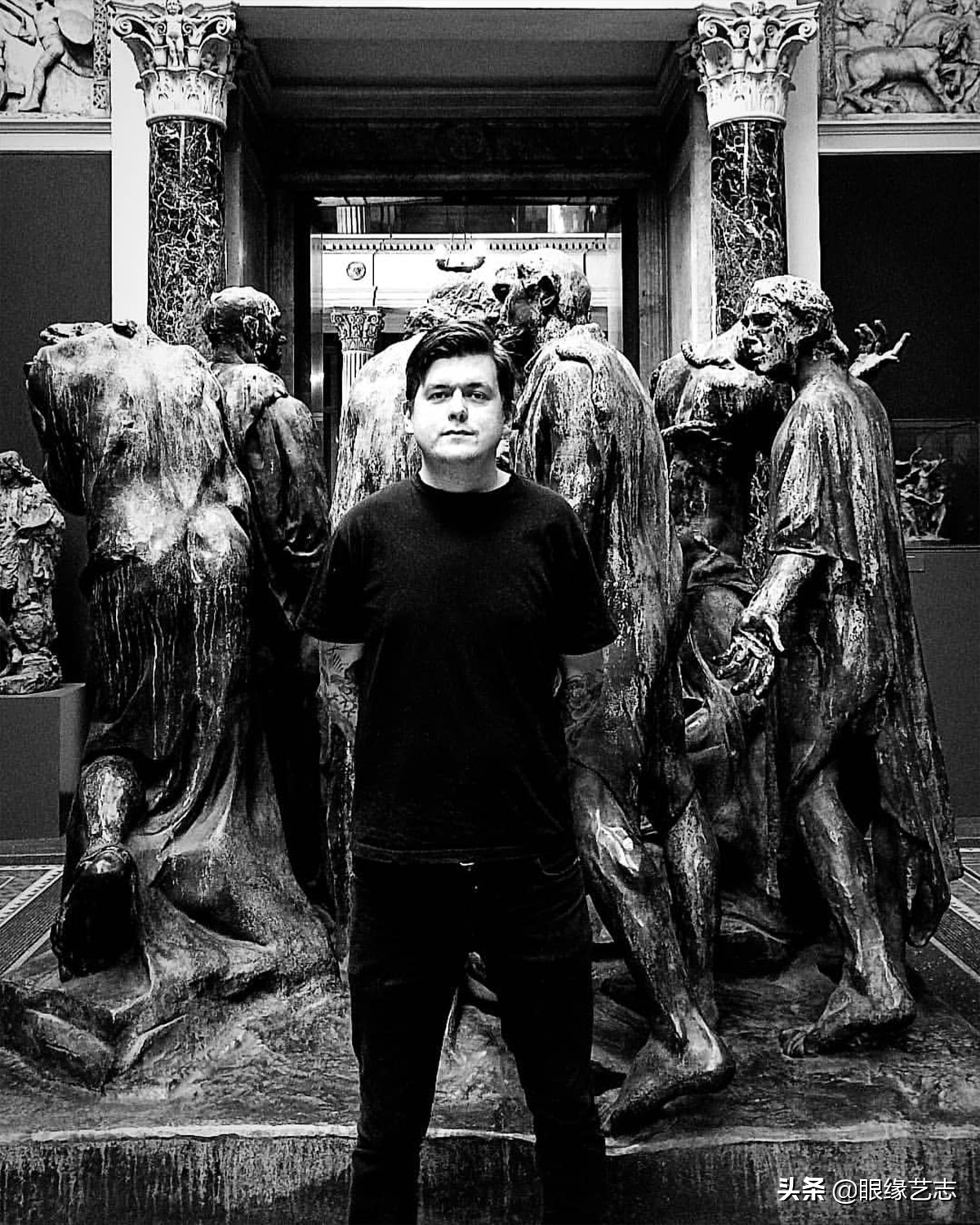 二维宇宙的浓情挣扎：另类的音乐封面插画，穿行暗夜的吟游诗人