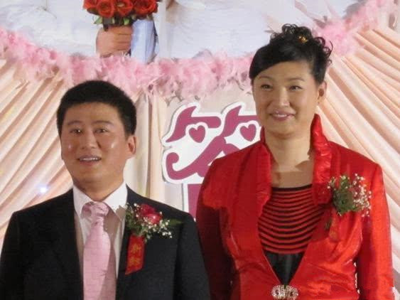 女排奥运冠军退役后再添新身份,女排奥运冠军让她老公当主教练