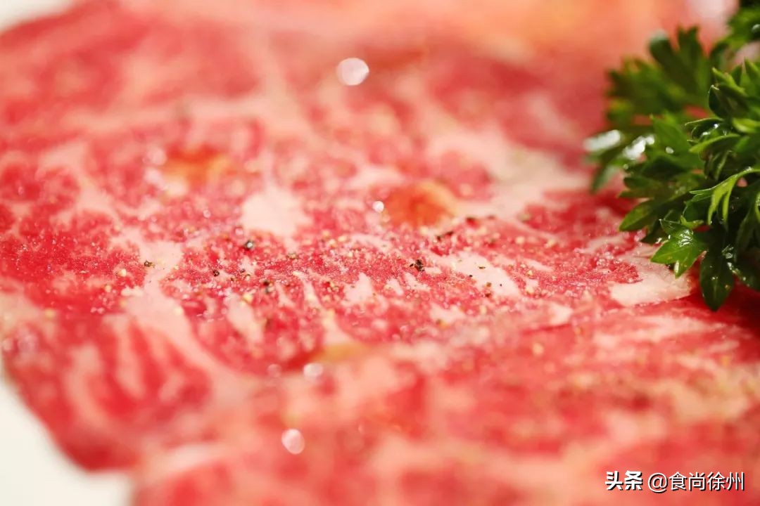 徐州发现超魔幻烧肉酒场，颜值赛高！可以大口吃肉大口喝酒！