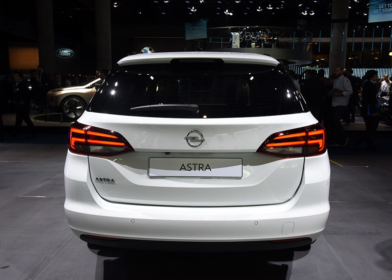 针对英国特供的“威朗”,不出自别克,而是沃克斯豪尔的旗舰