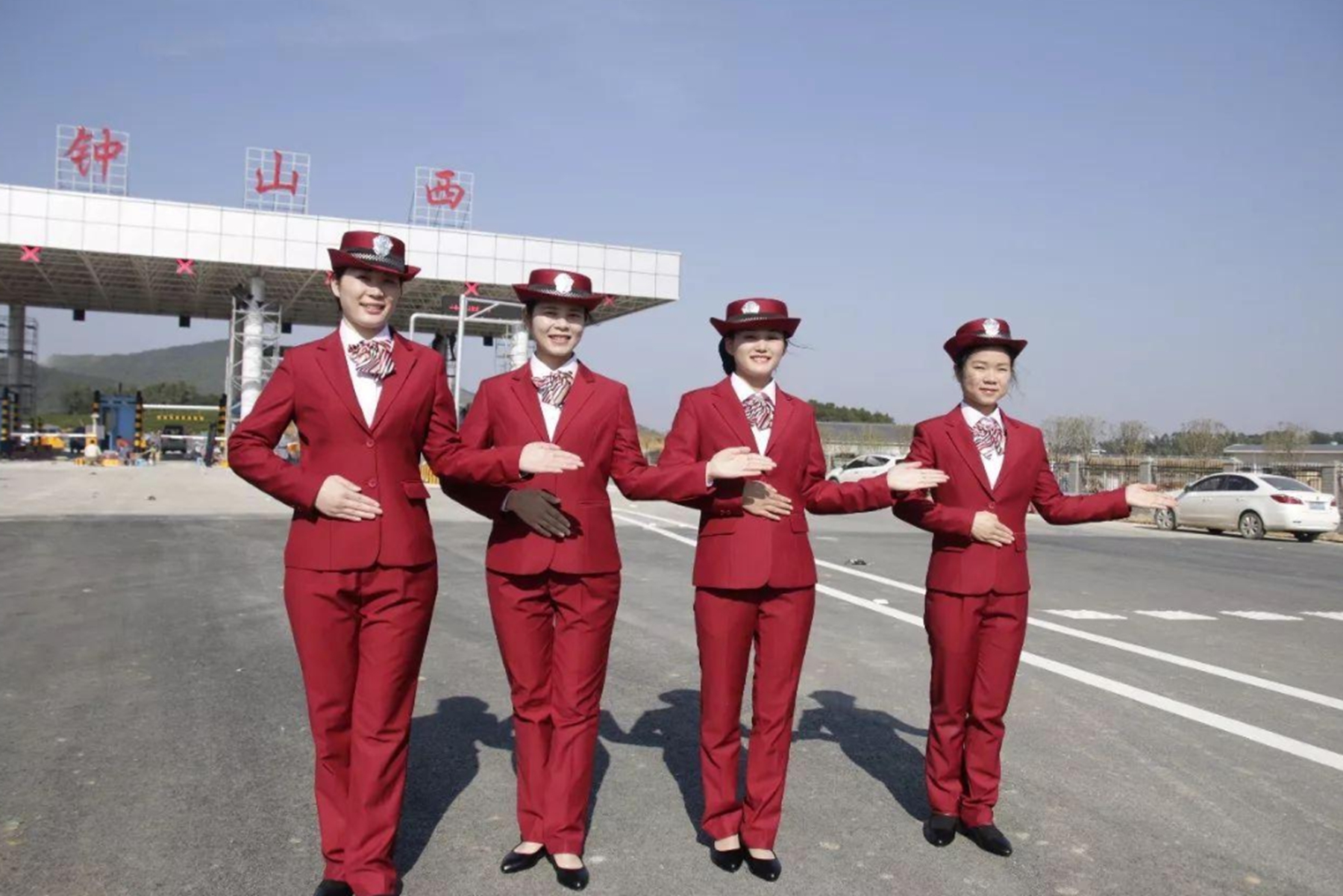 高速收费员工资2000却不辞职,高速公路收费员工资有8000的吗