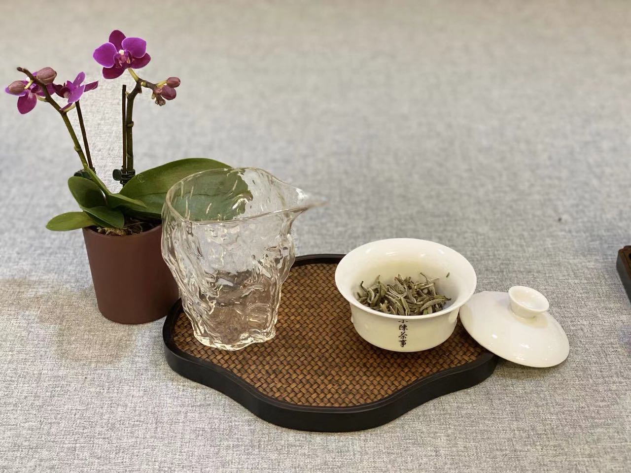 春白茶的采摘标准，无论白毫银针、白牡丹、春寿眉，只看芽叶吗？