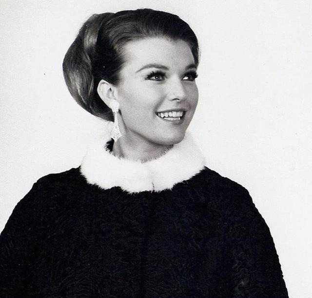 梅耶马斯克走秀,超模梅耶