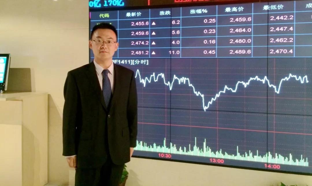 他是清华博士后,曾任职于期货交易所,如今是上海211名校男神教师!