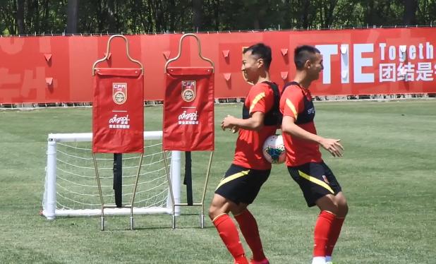 国足不过520改玩对对碰，游戏放松活跃气氛，4对组合谁表现更好