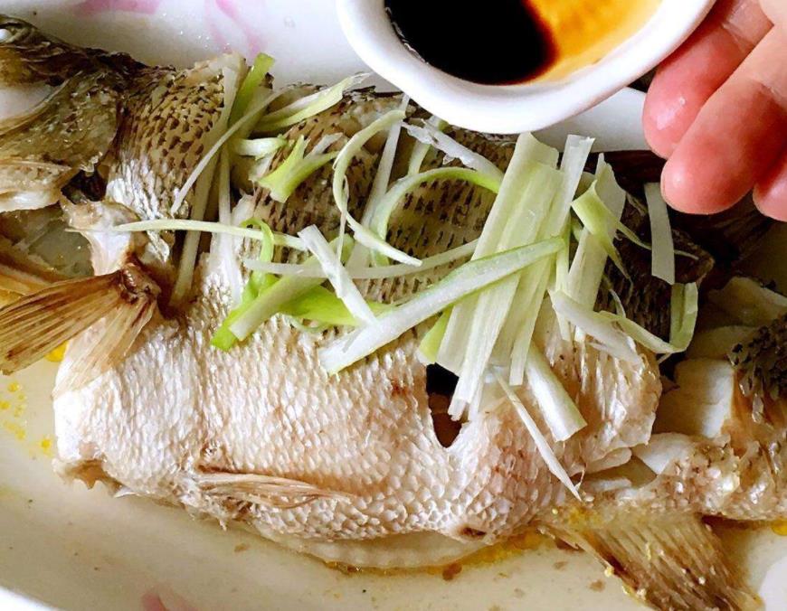 清蒸鱼鲜嫩又不腥的秘诀,清蒸鱼鲜嫩又不腥的秘籍