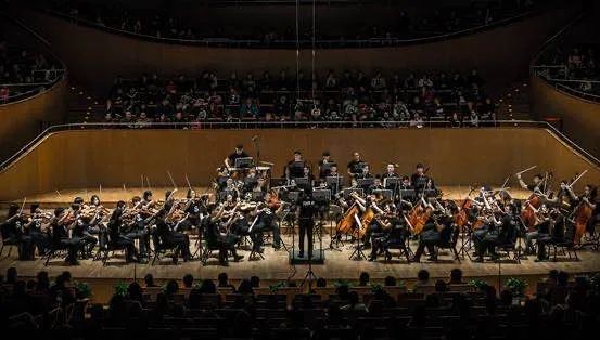 《文艺热搜榜》:张亮推出全套贝多芬唱片,龙美术馆60元看5个展