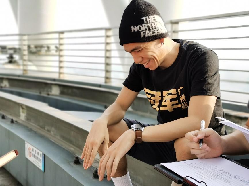 6年130场“爬楼大赛”，他为何要与地心引力做对抗？