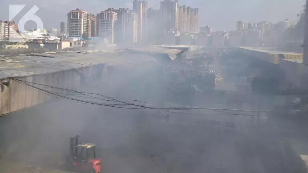 “这是我见过的最大的火…”数千平米仓库付之一炬