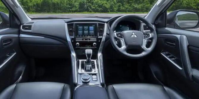 三菱帕杰罗速跑3.0越野视频,2020款三菱帕杰罗8速超选四驱