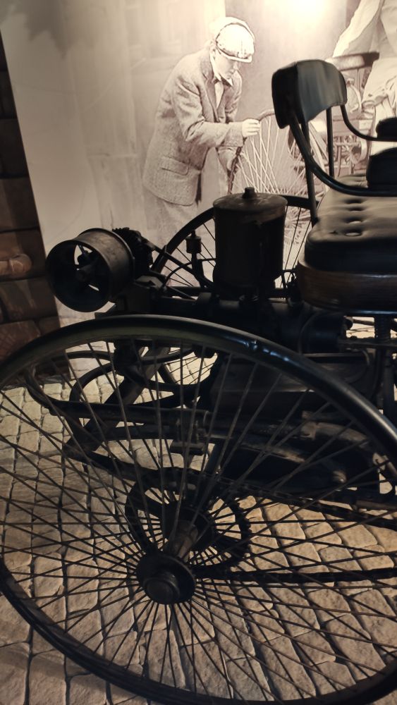 奔驰一号是世界上第一辆汽车吗,人生第一辆车奔驰s级