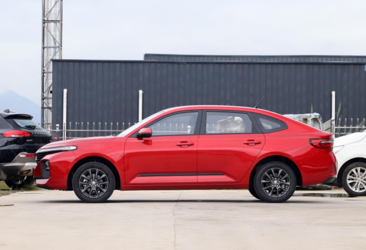 同重量的轿车和suv哪个省油,15万买强实力家用车买这4款准没错