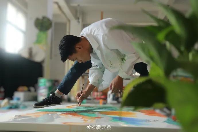 16岁男生上课画画被骂,15岁男孩画画被老师责备