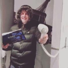 穿恨天高坐地铁的社死现场,两位男士都不忍看这次“崴脚表演”