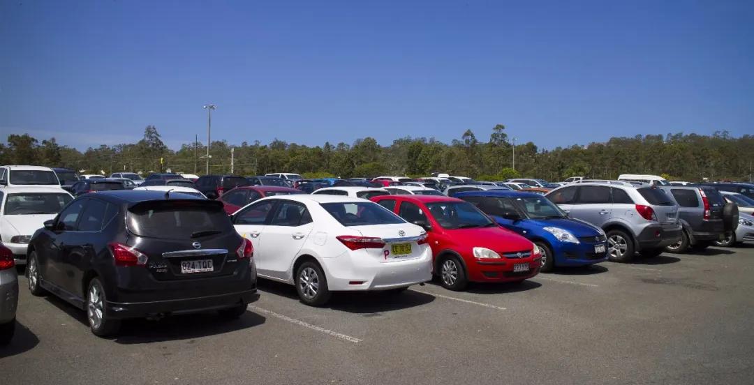 有违章6年免检车辆年审流程,有违章可以期满换证吗