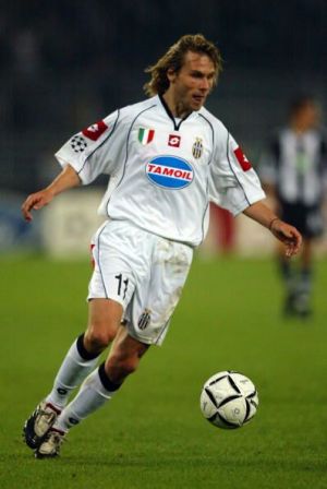 当今足坛十大重炮手,足坛近20年重炮手