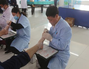 春播集团走近森林消防局机动支队一大队为指战员治疗脚疾