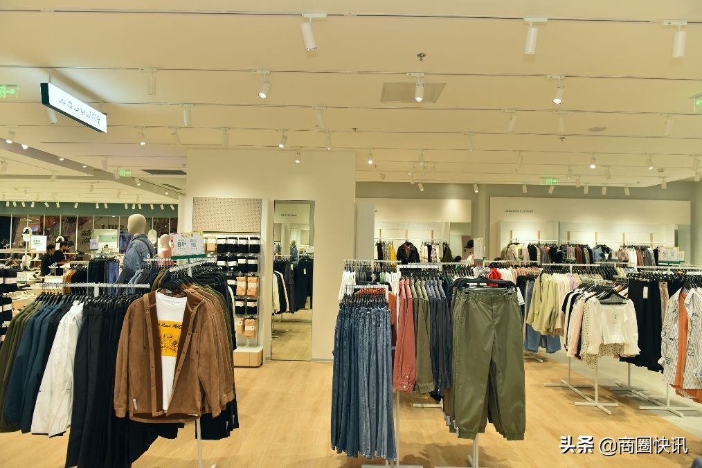 Hotwind热风重庆龙湖U南店盛大开业,七代形象全新亮相