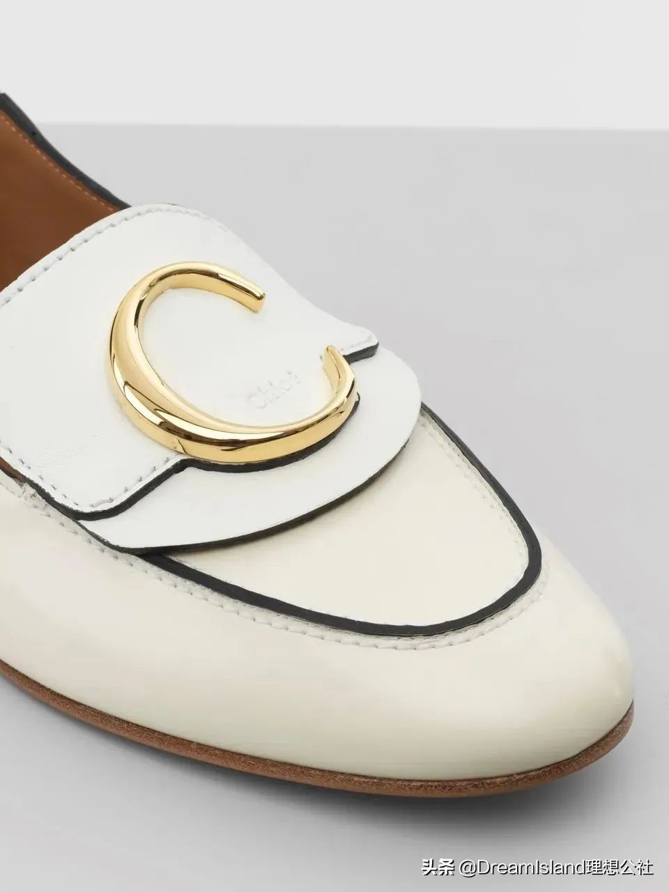 街拍白色乐福鞋,达妹街拍图文