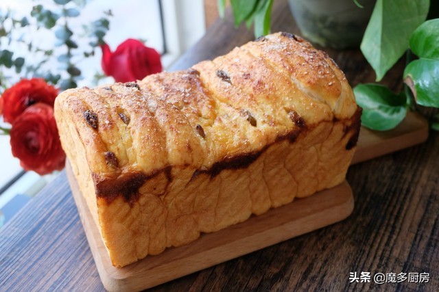 不加黄油炼乳葡萄干面包,蛋挞加淡奶油和炼乳葡萄干做法