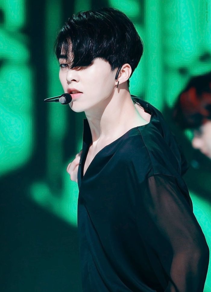 金珉锡照顾后辈,金珉锡护妻狂魔