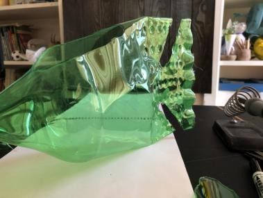 废物利用手工假山鱼缸,矿泉水瓶废物利用养金鱼