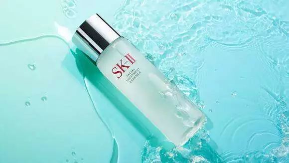 油皮吃土也要配齐的化妆品,油皮妹子用保湿水吗