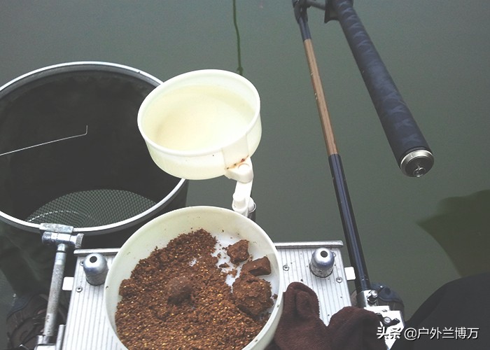 黑坑钓鱼草鱼不开口怎么应对,钓黑坑鱼不开口怎么办