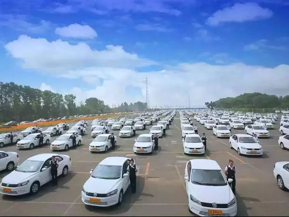 如何快速考过科目一的试题技巧,驾考科目一科目四理论秘籍