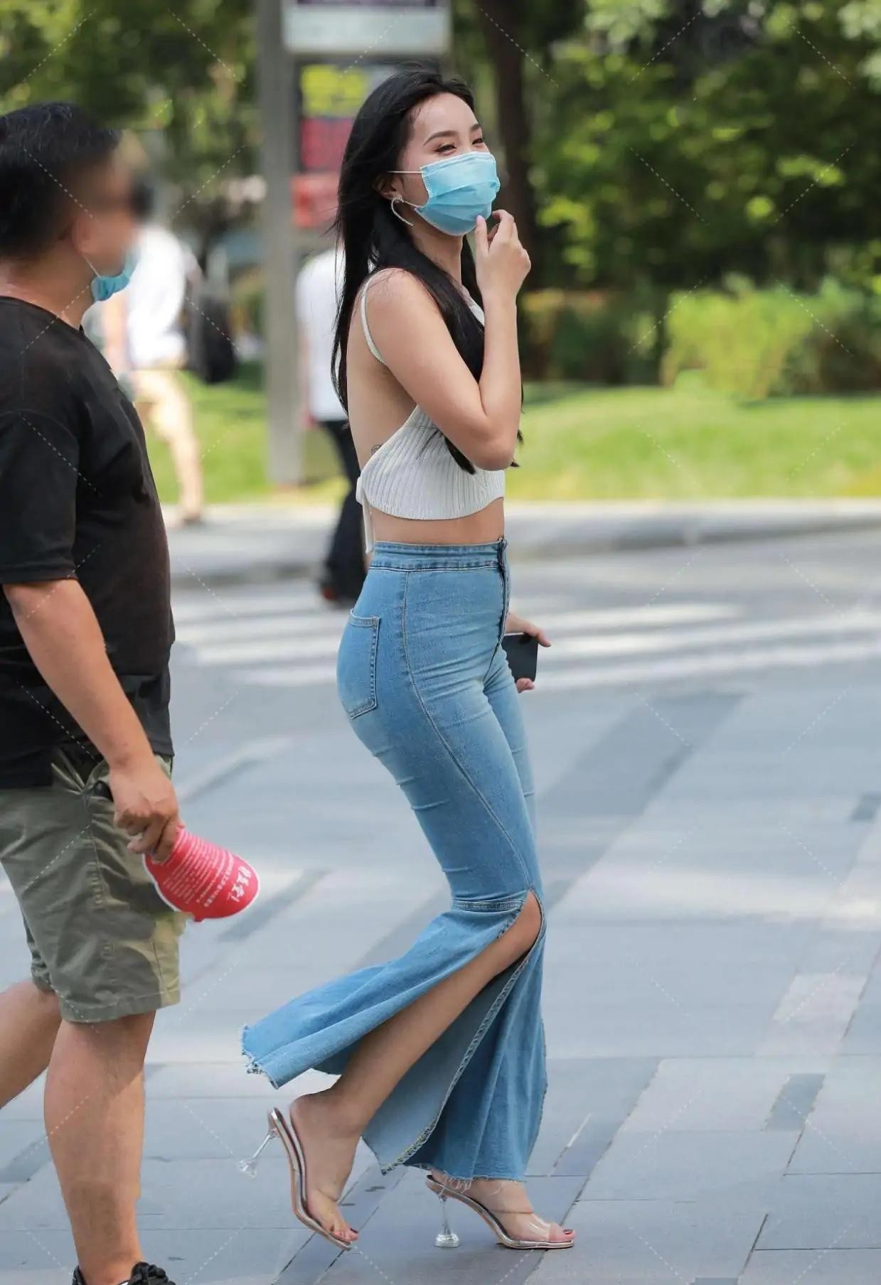 牛仔喇叭裤怎样搭配,男士加绒牛仔喇叭裤