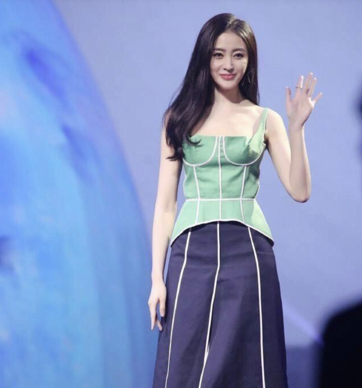 张天爱黄色露背吊带装,张天爱小背心吊带露肩写真