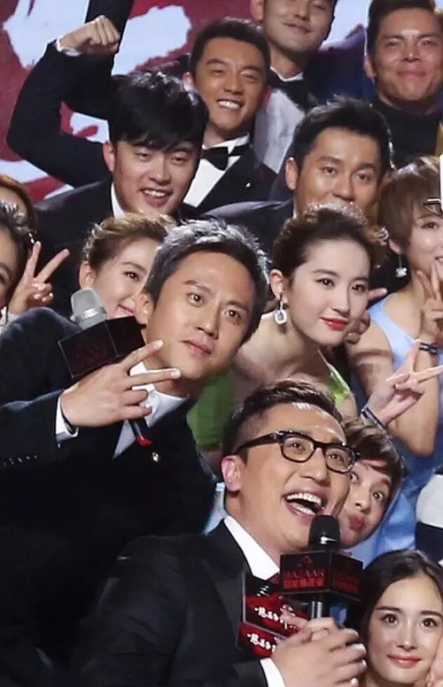 刘亦菲合照最美,别人浓妆艳抹你却清新淡雅