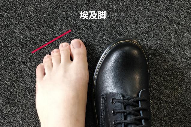 潮流百搭的马丁靴带收紧,时尚必备新款帅气马丁靴