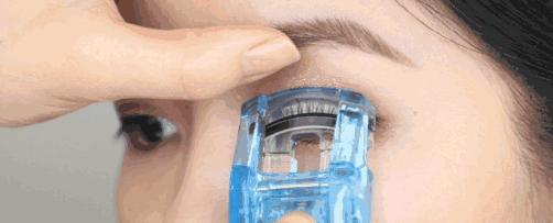 吴谨言迪丽热巴对比惨烈，热巴年纪更小却因这个bug显老10岁？