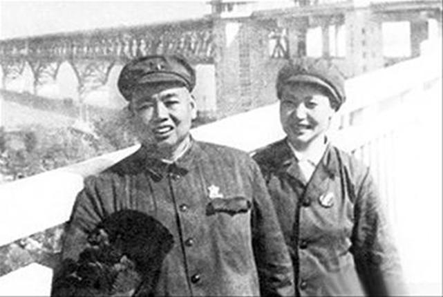 *世友许**的前妻到底说了什么？晚年求助*世友许**时，他只说了8个字