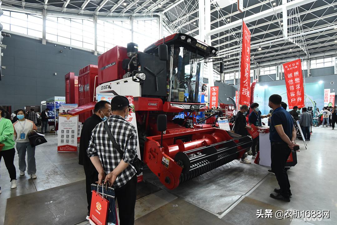 中联收获花生机22款和23款的区别,中联花生收获机2023款新型多少钱